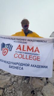 Наш студент Алексеев Дмитрий (группа 11English) покорил траверс сразу трех вершин: Турист – Туран – Карнизный. 🏔️

Мы гордимся тем, что наши студенты не боятся ставить перед собой амбициозные цели и уверенно достигают их, как в учебе, так и за ее пределами.

Дмитрий, поздравляем с этим достижением! Желаем новых вершин, ярких побед и безопасных маршрутов. Вперед, к новым высотам! 💙👏