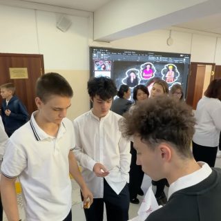 ПРОФОРИЕНТАЦИОННАЯ ЯРМАРКА В ГИМНАЗИИ №46 🎓

Сегодня Колледж МАБ посетил гимназию №46, где прошла профориентационная ярмарка для учащихся 9-11 классов.

Рассказали школьникам о специальностях, условиях поступления и возможностях обучения в Колледже МАБ, а также ответили на вопросы ребят 🚀

В рамках встречи также подписали меморандум о сотрудничестве с администрацией гимназии, открывая новые возможности для совместной профориентационной работы 🤝

Спасибо гимназии №46 за встречу и интерес со стороны школьников! 💙